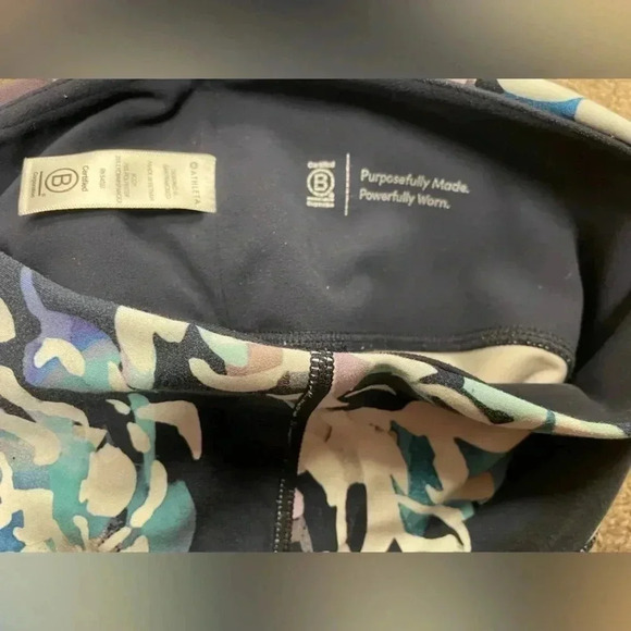 Athleta 7/8 Dark Floral  Tights Size XS - Picture 6 of 7